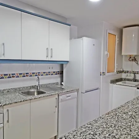 Apartamento Almirante Vista Al Mar - Alquiler Familias *